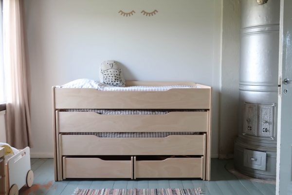PULL-OUT BED